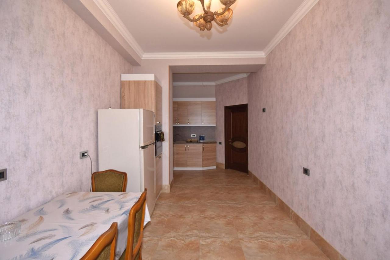 Rent Inn Yerevan On Buzand Street エクステリア 写真