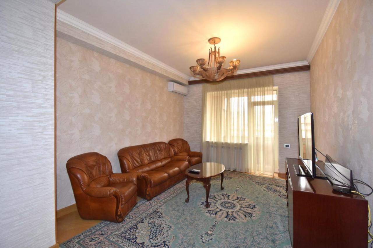 Rent Inn Yerevan On Buzand Street エクステリア 写真