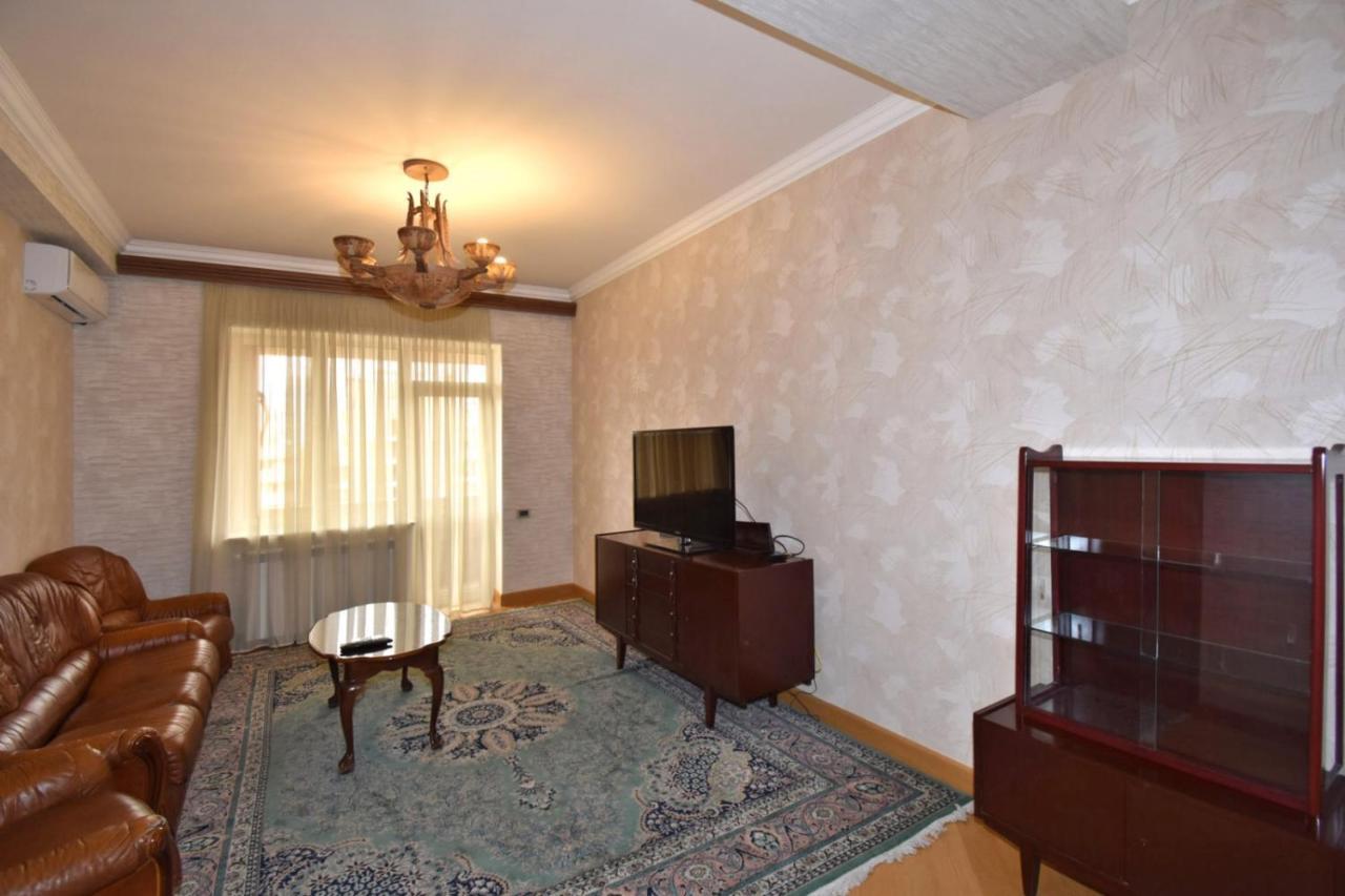 Rent Inn Yerevan On Buzand Street エクステリア 写真