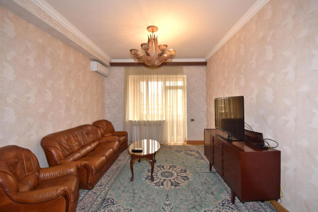 Rent Inn Yerevan On Buzand Street エクステリア 写真