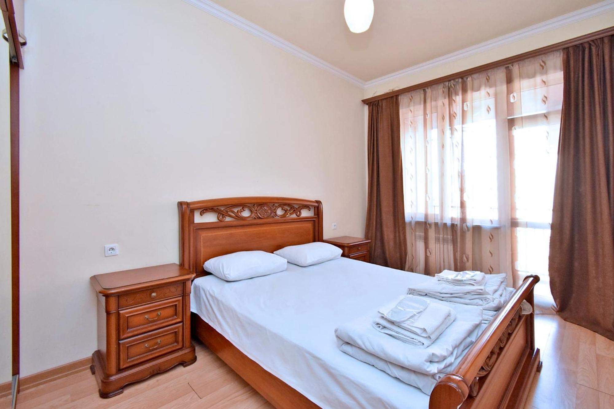 Rent Inn Yerevan On Buzand Street エクステリア 写真