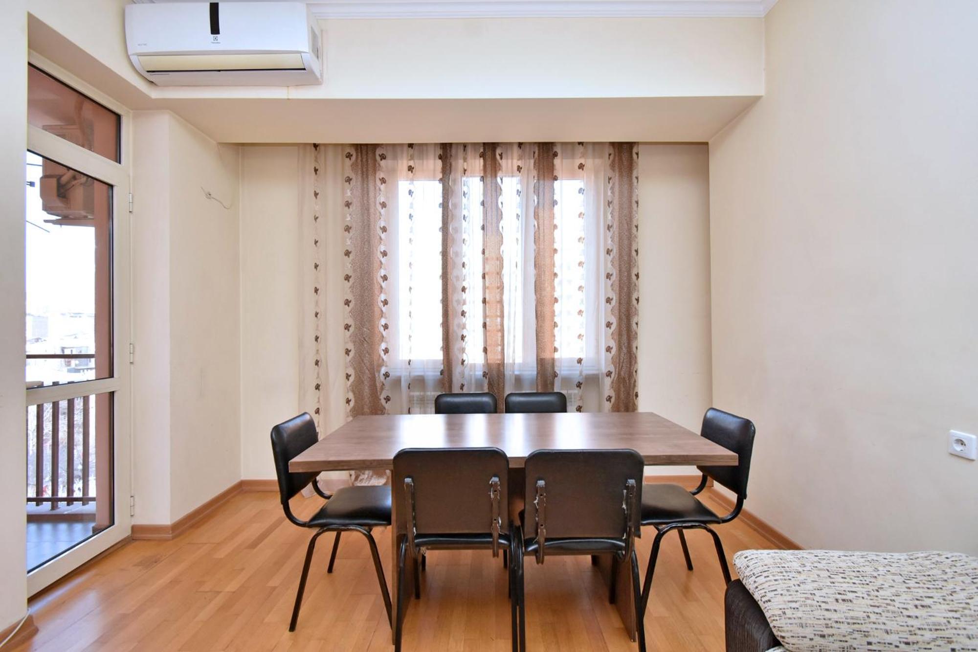 Rent Inn Yerevan On Buzand Street エクステリア 写真