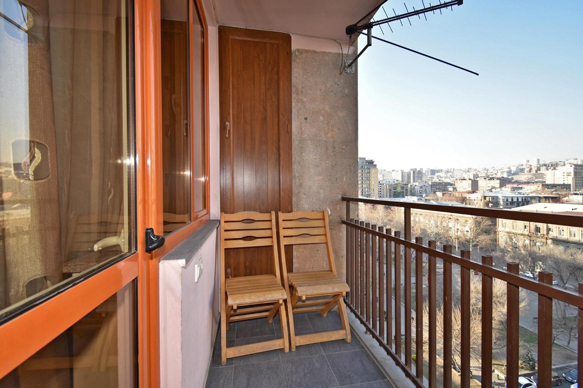 Rent Inn Yerevan On Buzand Street エクステリア 写真