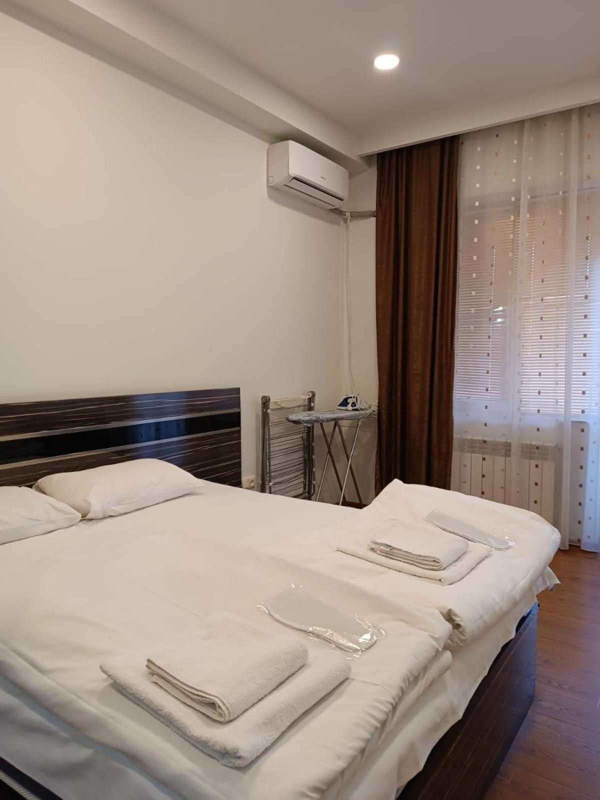 Rent Inn Yerevan On Buzand Street エクステリア 写真