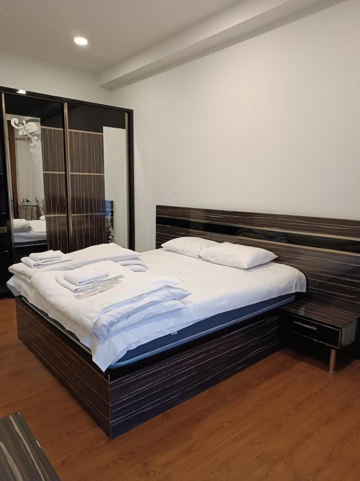 Rent Inn Yerevan On Buzand Street エクステリア 写真